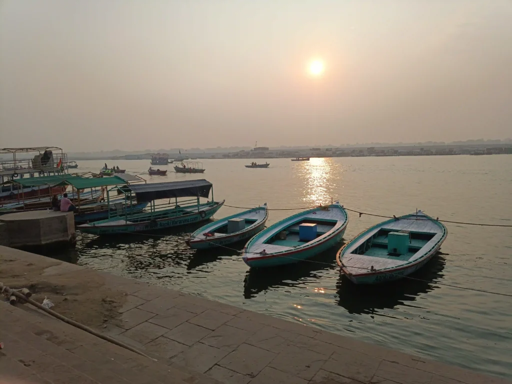 Boats at Ganga Ghat Varanasi - Suriname Pilgrims Connection