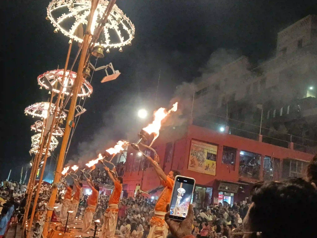 varanasi aarati ghat.jpg
